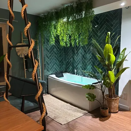 Jungle Fever , Evasion Nature Et Balneo Hodinový hotel *